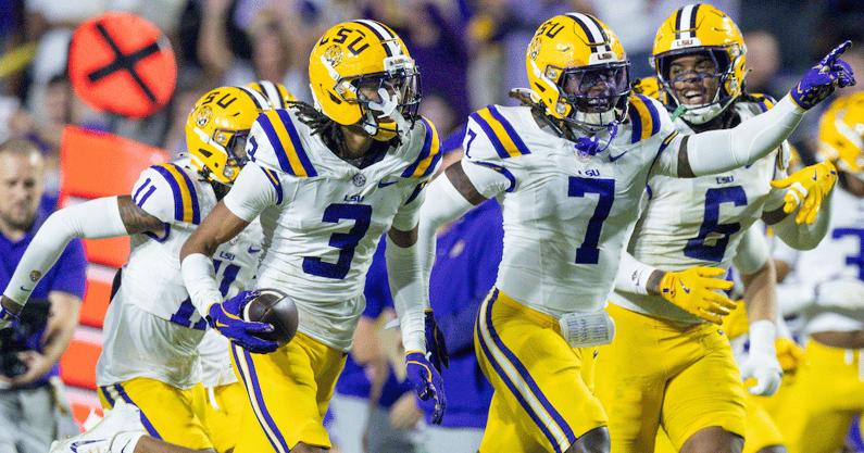 LSU's defense shined against Western Kentucky (Photo: Stephen Lew-Imagn Images)